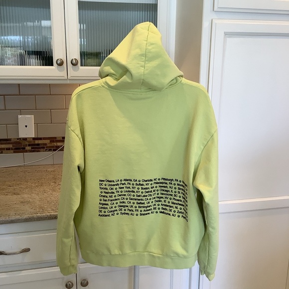 Billie Eilish Happier Than Ever World Tour Hoodie Size Medium 2022 - Picture 2 of 10